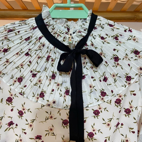 Floral Print Korean Tops .Size - M (Fit S-M) - Picture 4 of 7